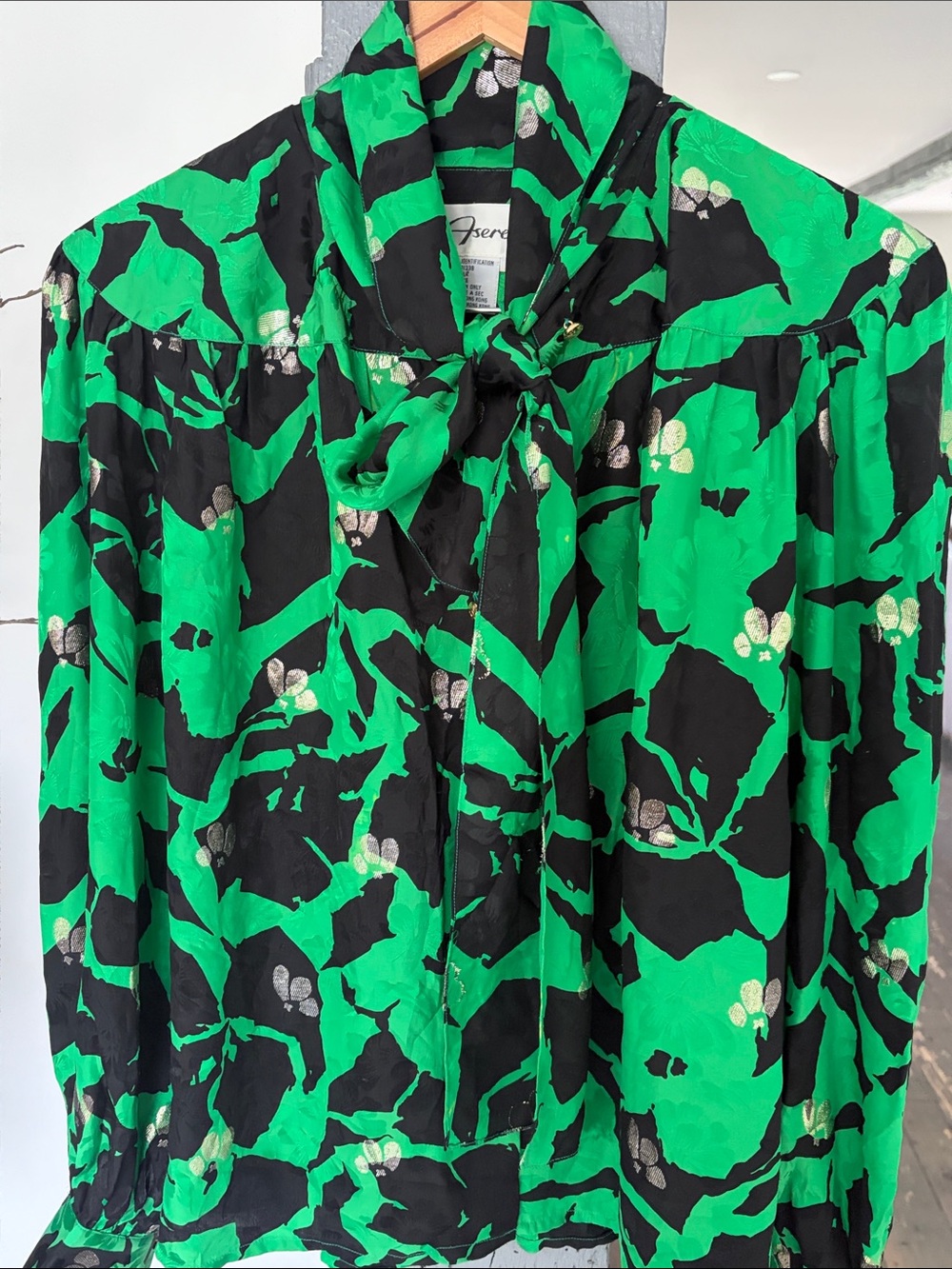 Green & Black Floral Silk Tie-Neck Blouse BU ASERET